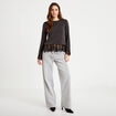 Pull d&eacute;tails de dentelle gris fonc&eacute; femme