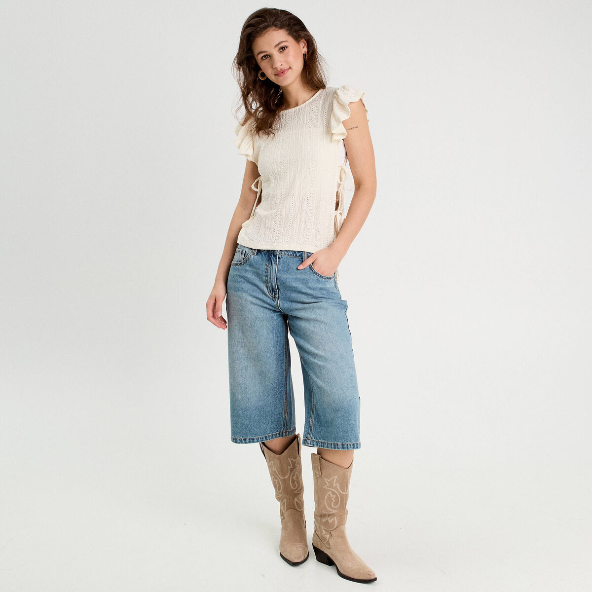 T-shirt brod&eacute; avec volants ecru femme