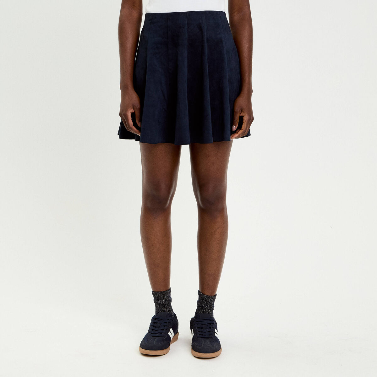 Jupe courte &eacute;vas&eacute;e aspect daim bleu marine femme