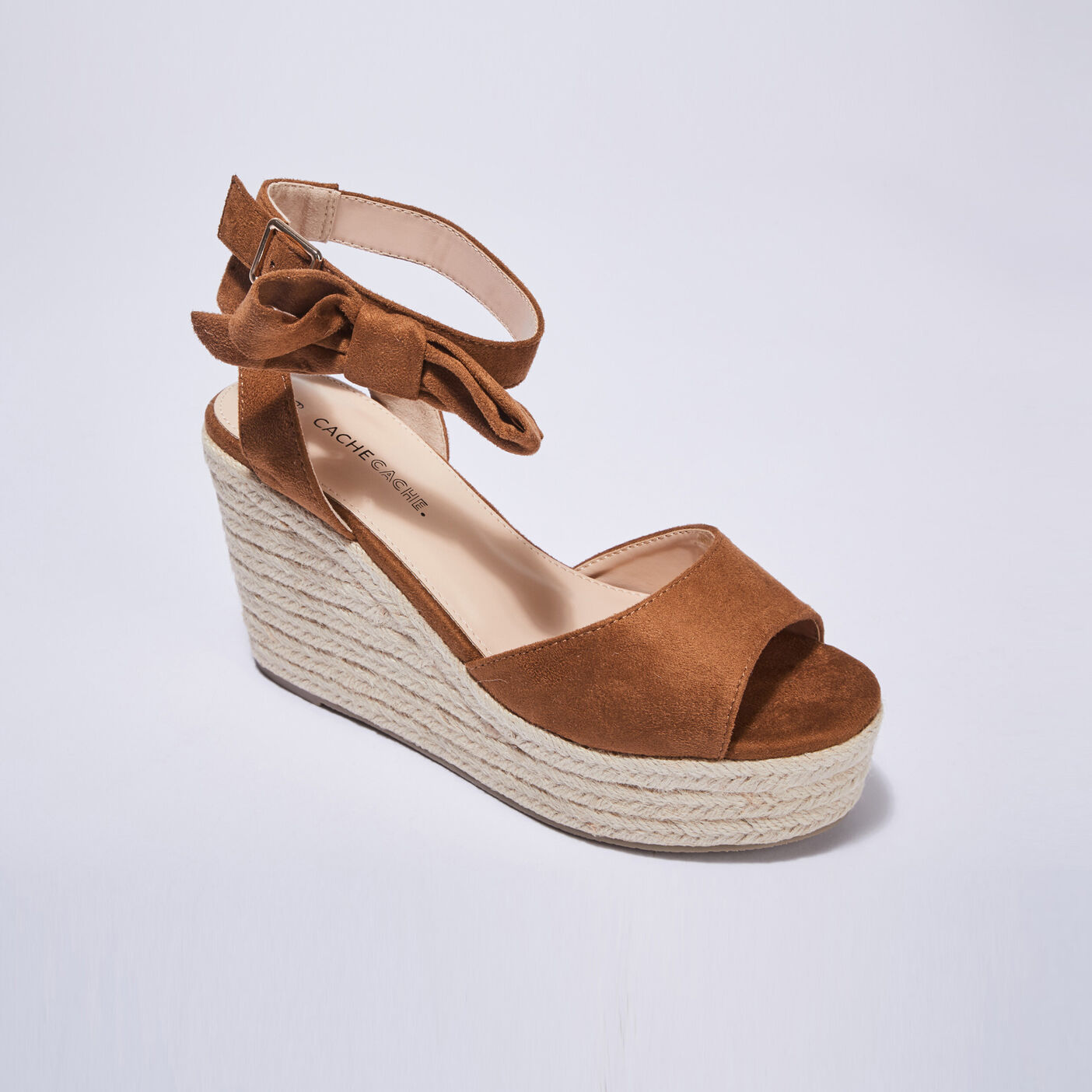 escarpin camel talon carre