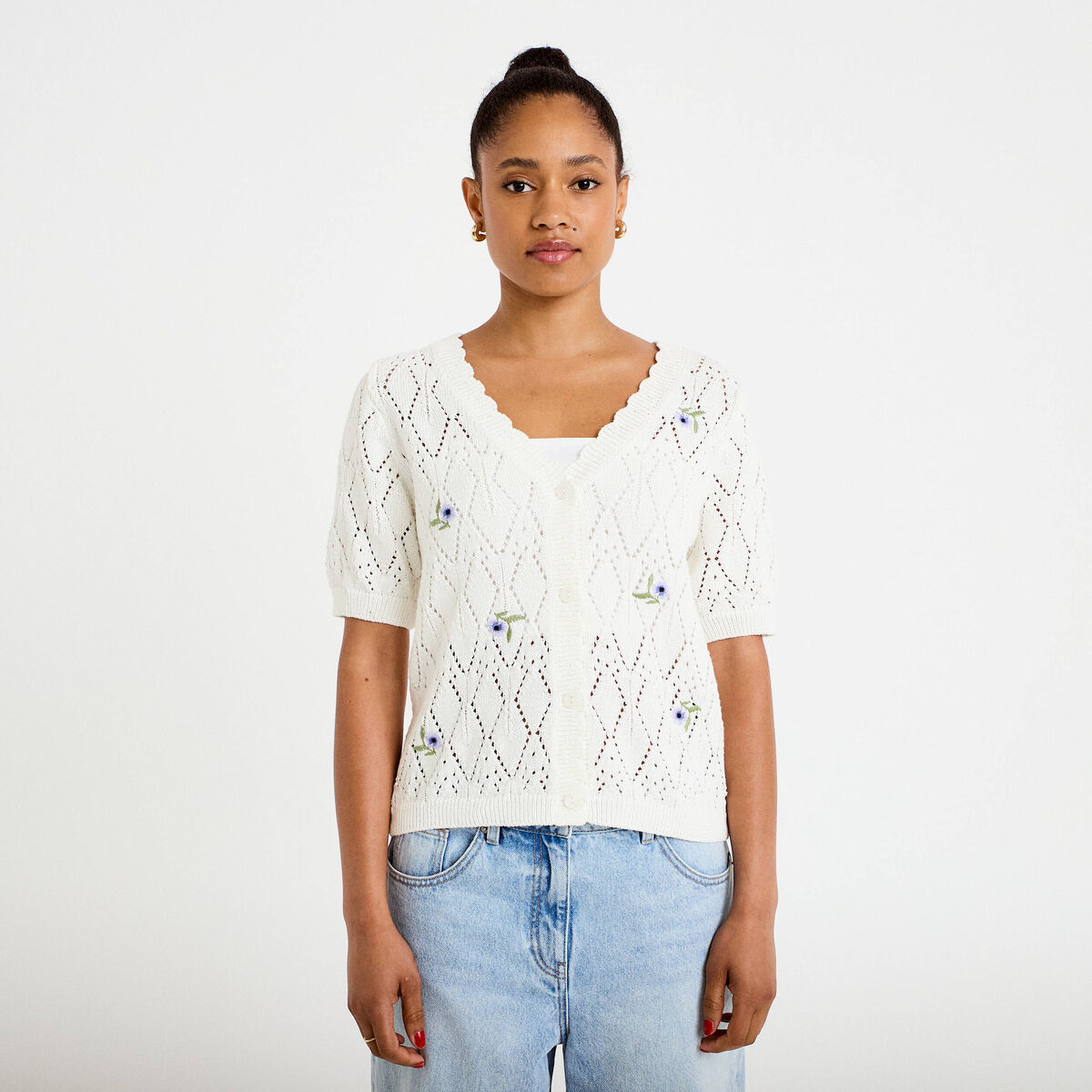 Gilet col v manches courtes brod&eacute; ecru femme