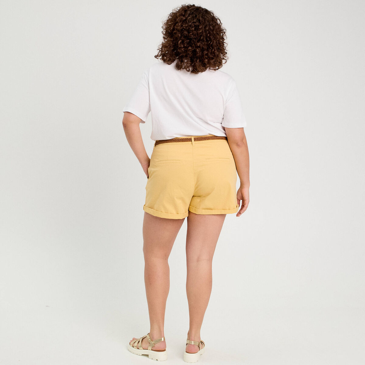 Short chino ceinturé jaune clair femme