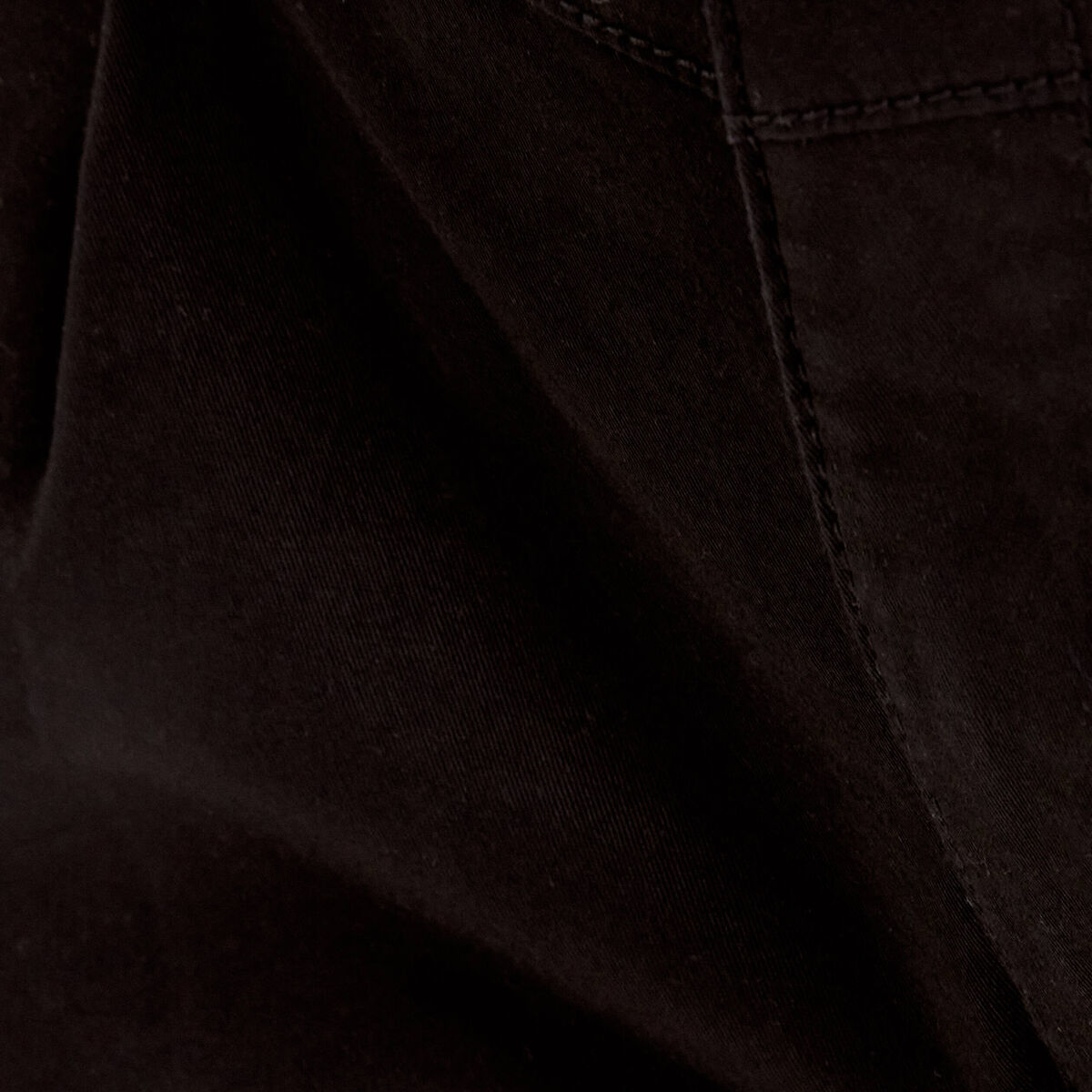 Short chino ceinturé noir femme