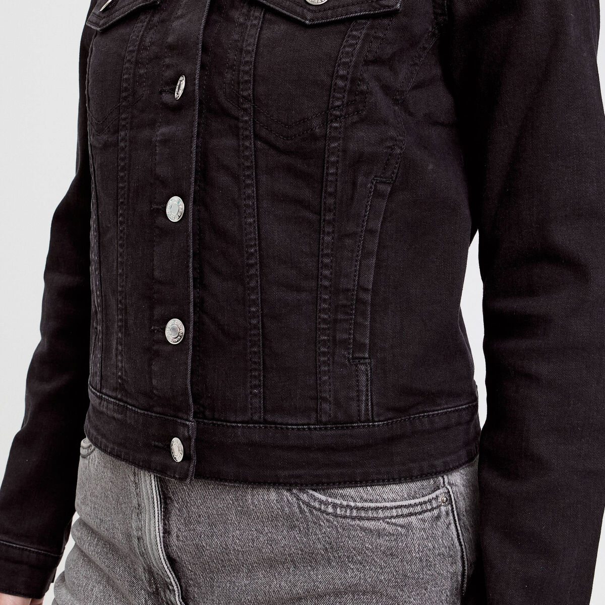 Veste droite boutonnée en jean noir femme