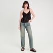 Jeans droit sangle arri&egrave;re denim bleach femme
