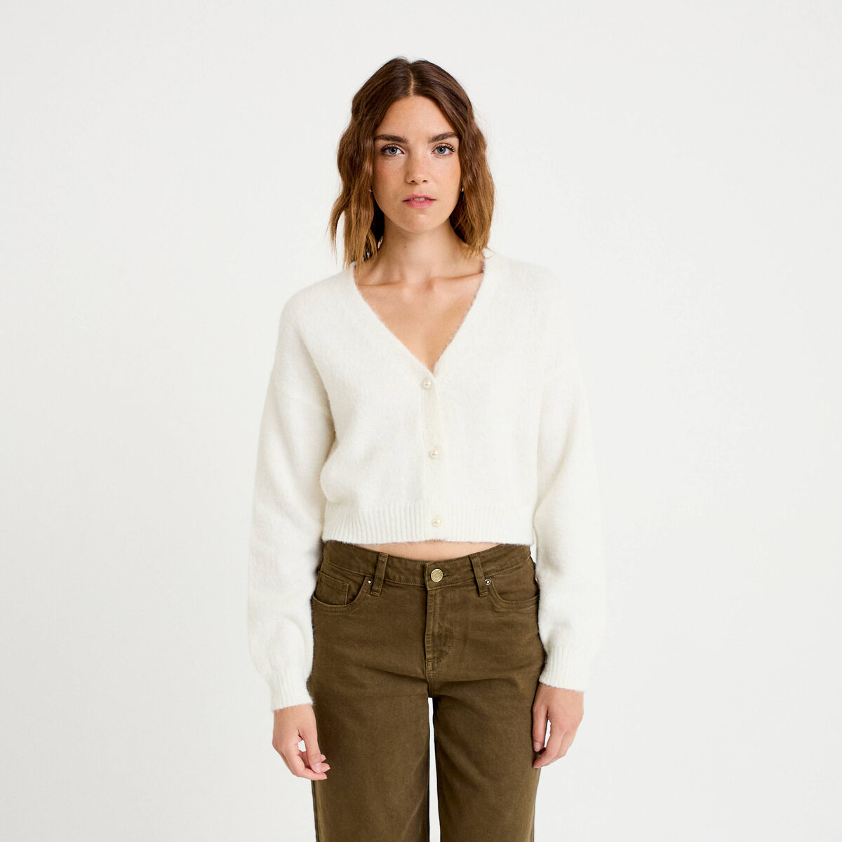 Gilet court ajust&eacute; col v manches longues ecru femme