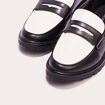 Mocassins vernis crantés ecru femme