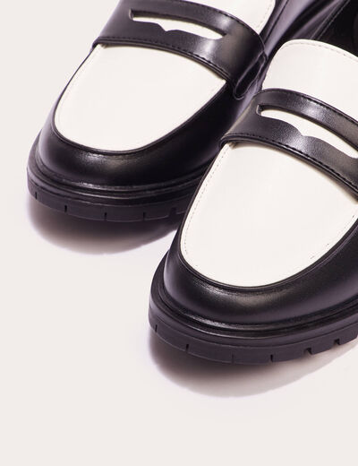 Mocassins vernis crantés ecru femme
