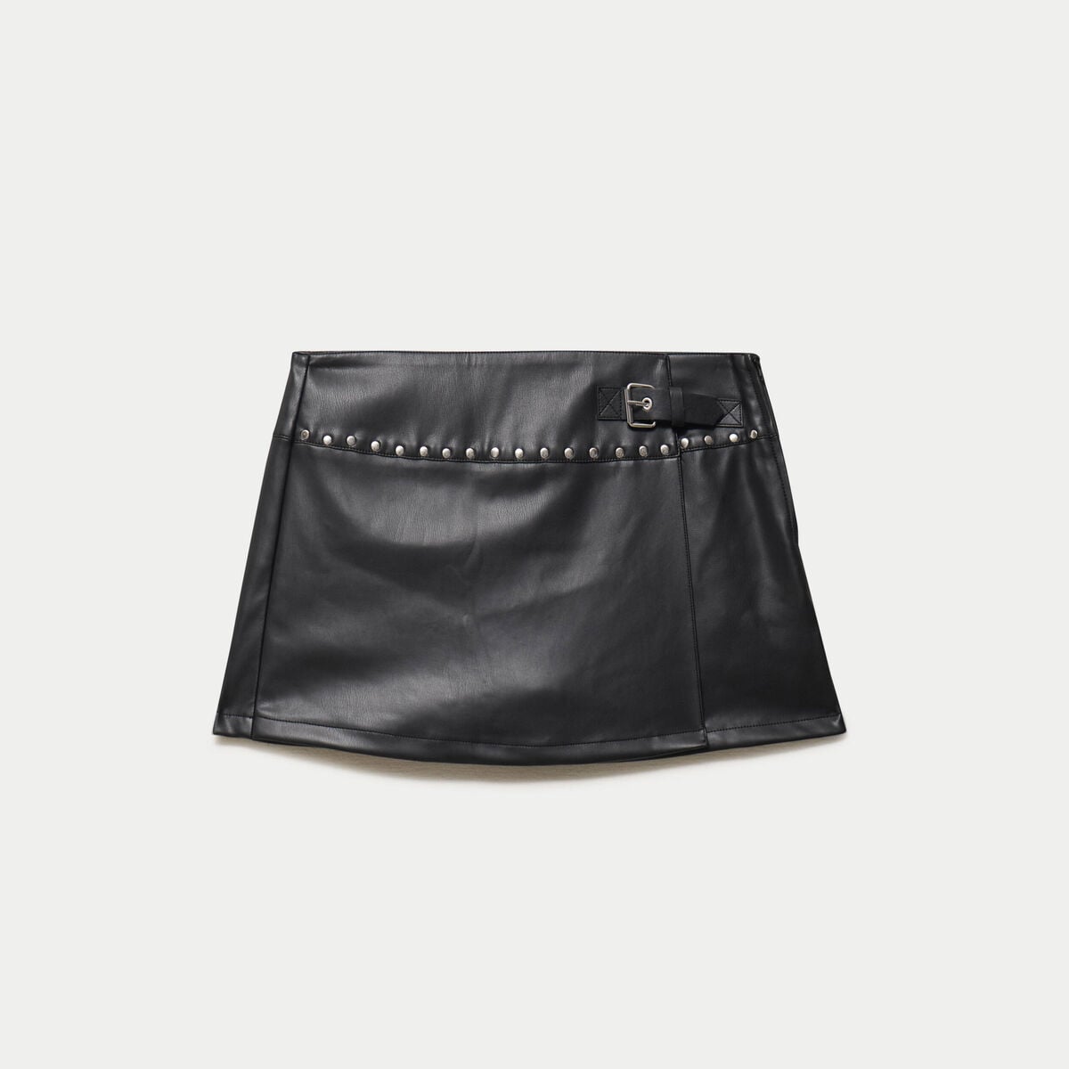 Jupe-short mini enduite d&eacute;tails clout&eacute;s noir femme