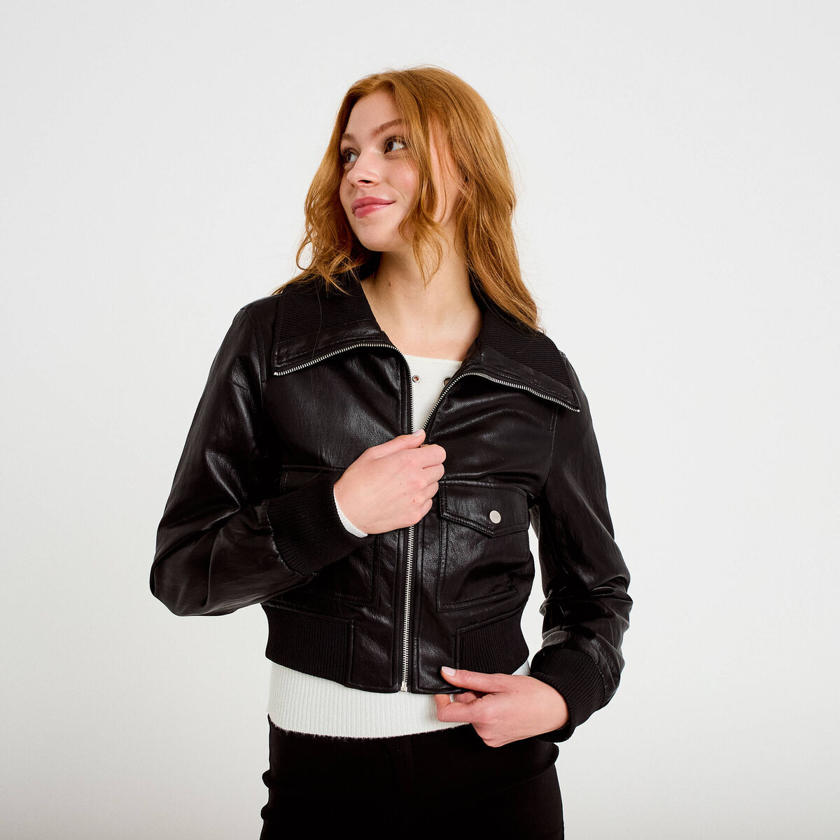 Bomber ajust&eacute; cropped similicuir noir femme