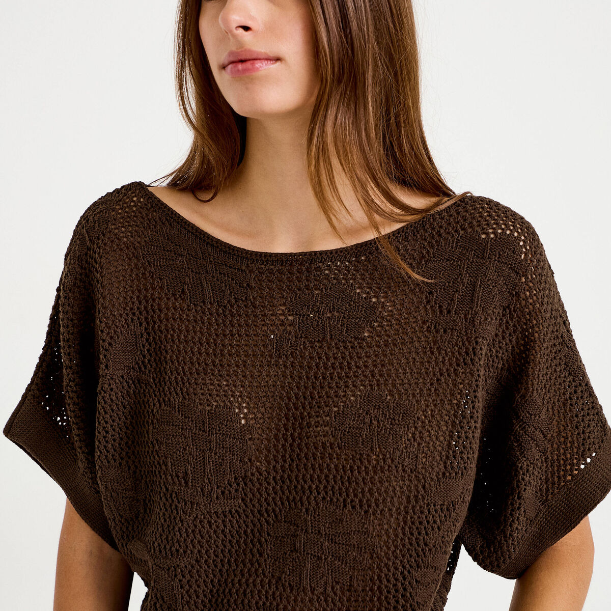 Pull ajour&eacute; col bateau manches courtes marron fonc&eacute; femme