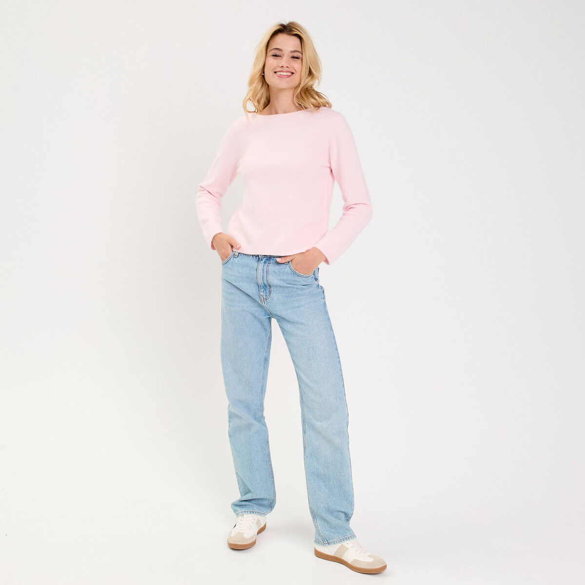 Pull d&eacute;collet&eacute; dos avec noeuds rose clair femme