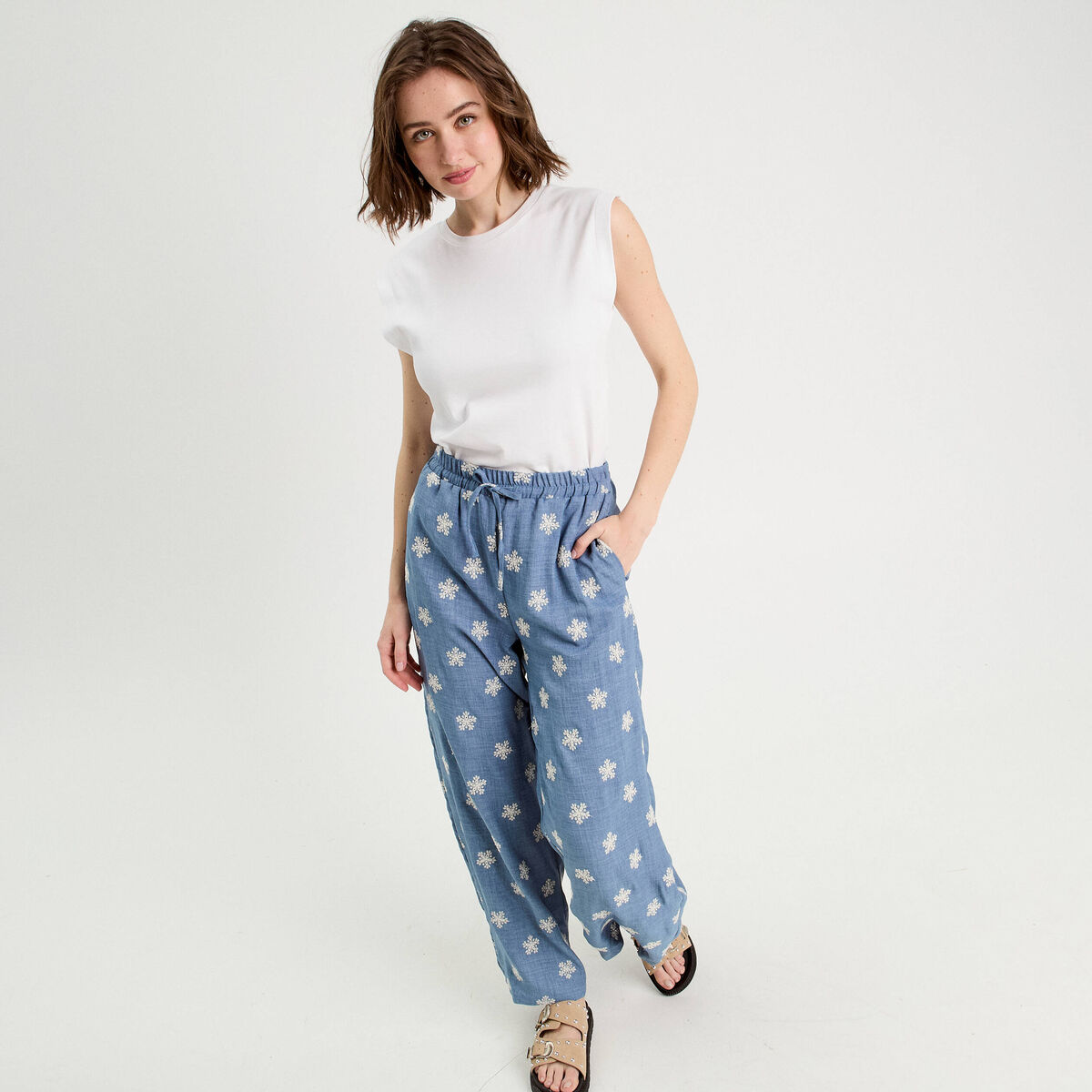 Pantalon large brodé bleu femme