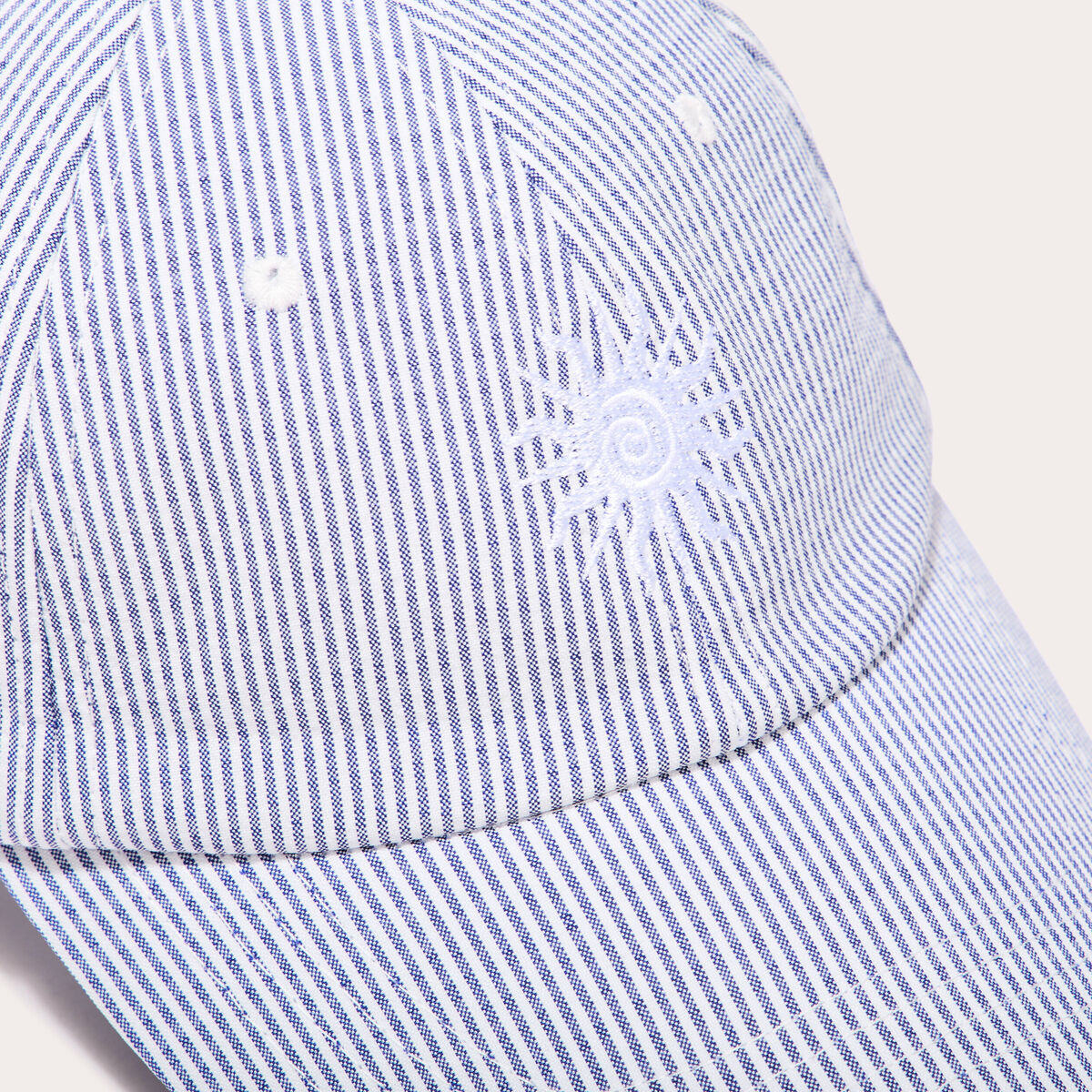 Casquette détails brodés bleu ciel femme