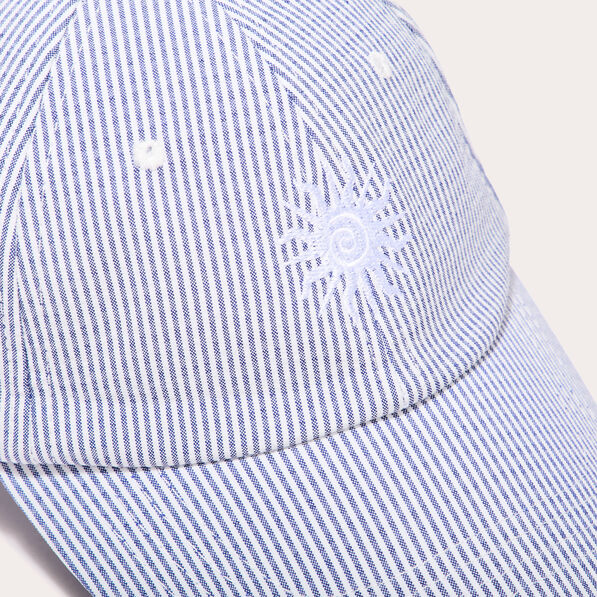 Casquette détails brodés bleu ciel femme