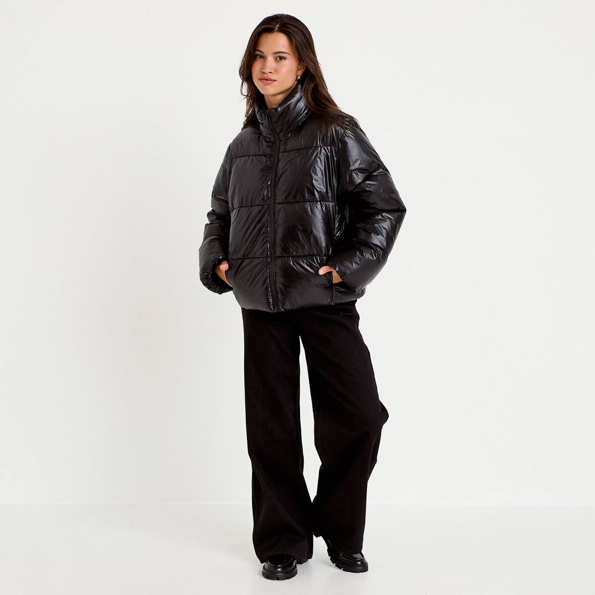 Doudoune col montant bas resserr&eacute; noir femme
