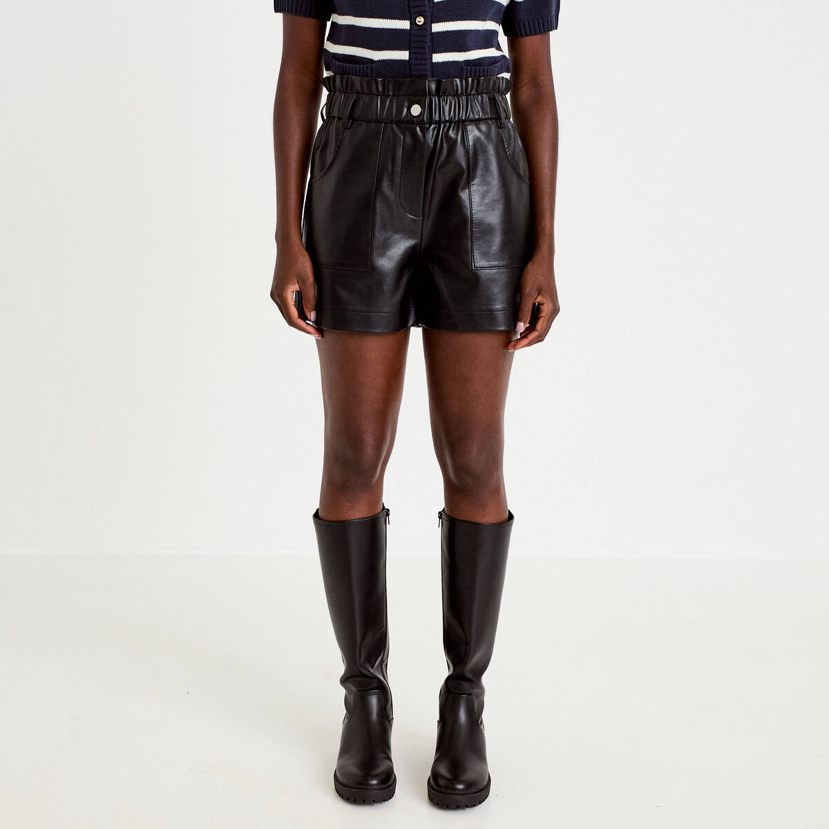 Short large taille haute en similicuir noir femme