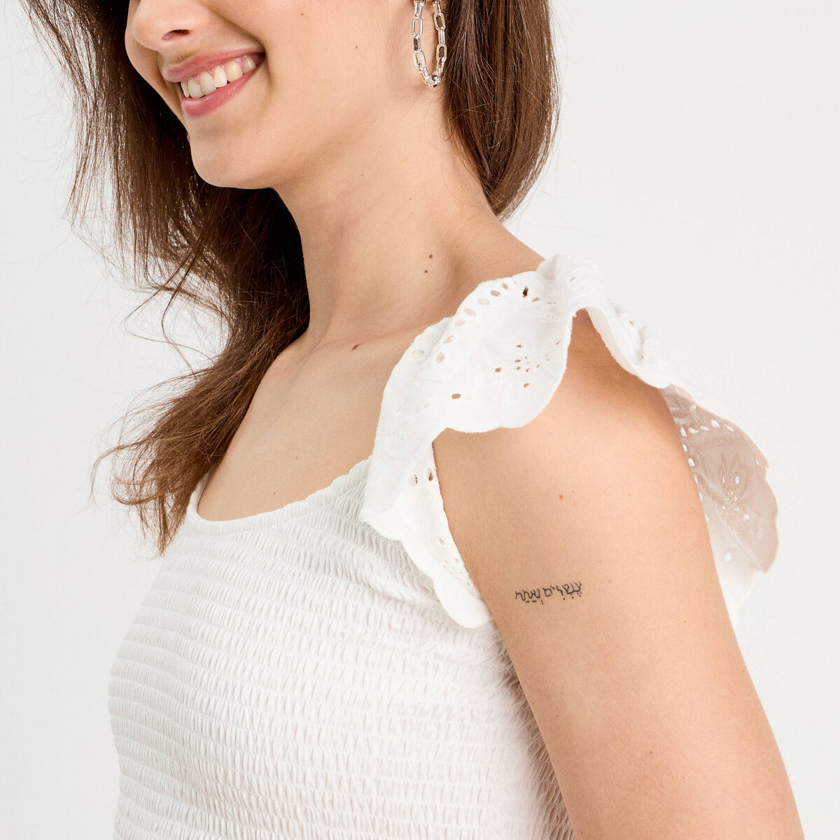 T-shirt smocké avec broderie blanc femme