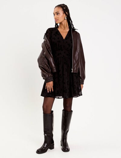 Robe courte &eacute;vas&eacute;e col v manches longues noir femme