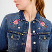Veste en jean broderie d&eacute;tails clout&eacute;s denim double stone femme