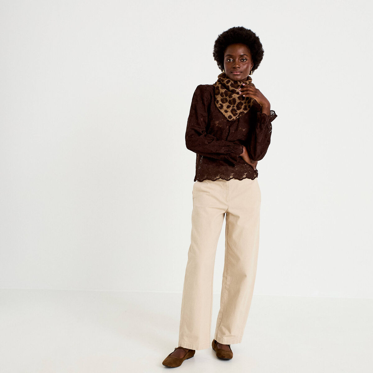 Blouse en dentelle d&eacute;collet&eacute; dos marron fonc&eacute; femme
