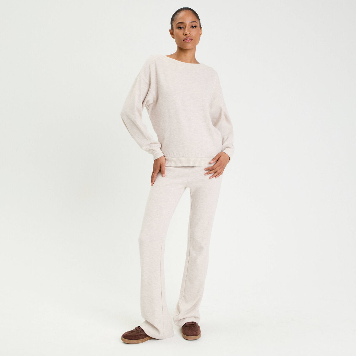 Sweat duveteux col rond manches longues sable femme