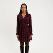 Robe courte &eacute;vas&eacute;e col v manches longues marron cognac femme