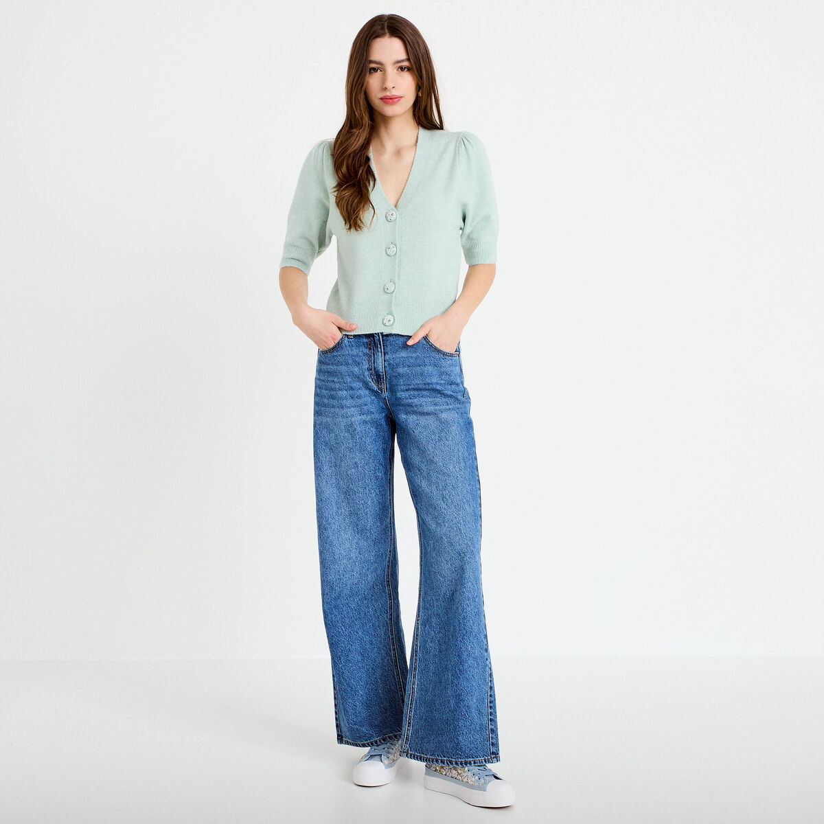 Pull manches courtes boutons brod&eacute;s vert pastel femme