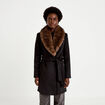 Manteau cintr&eacute; col ch&acirc;le manches longues noir femme
