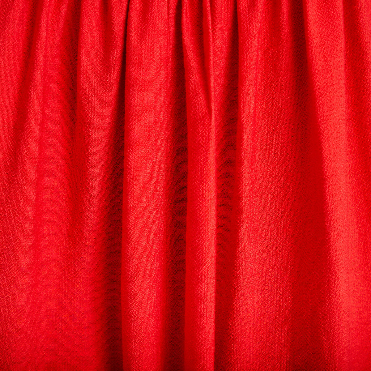 Robe longue &eacute;vas&eacute;e col v cr&ecirc;pe rouge femme