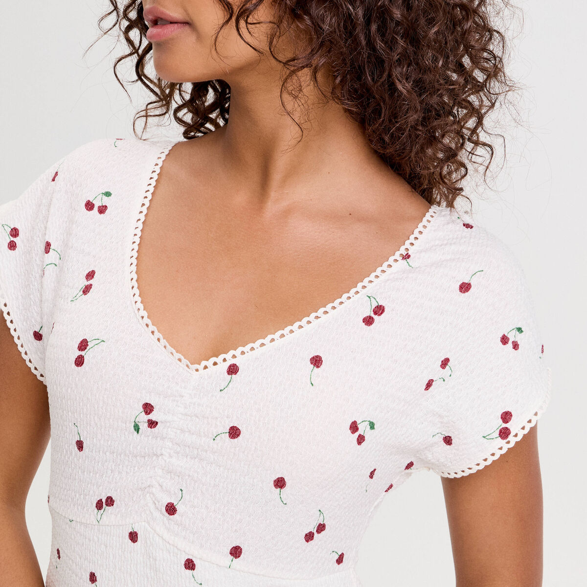 Robe courte évasée col v manches courtes blanc femme