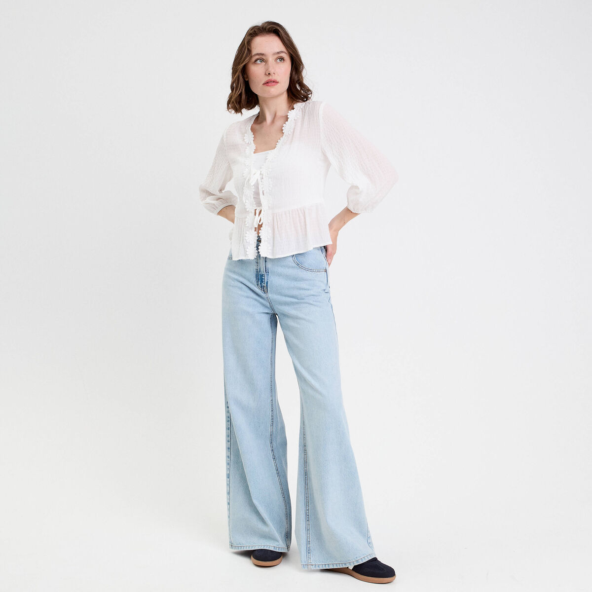 Blouse droite courte col v manches 3/4 blanc femme