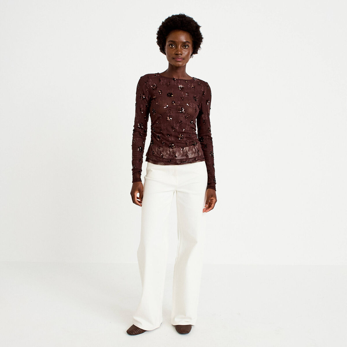 T-shirt ajust&eacute; col rond brod&eacute; perles marron fonc&eacute; femme