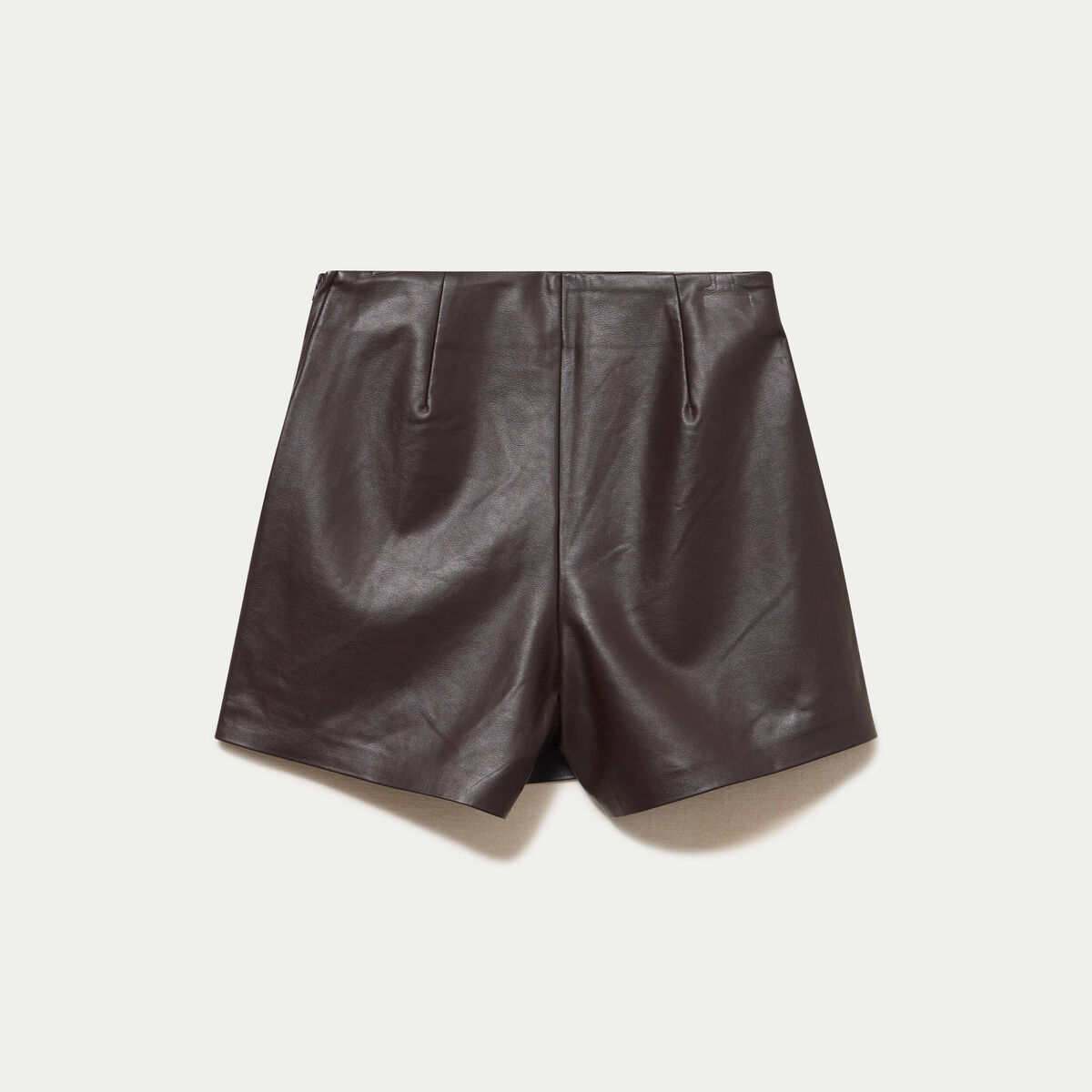 Jupe-short courte en similicuir marron fonc&eacute; femme