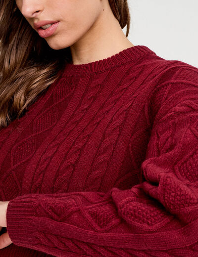 Pull avec torsades rouge foncé femme