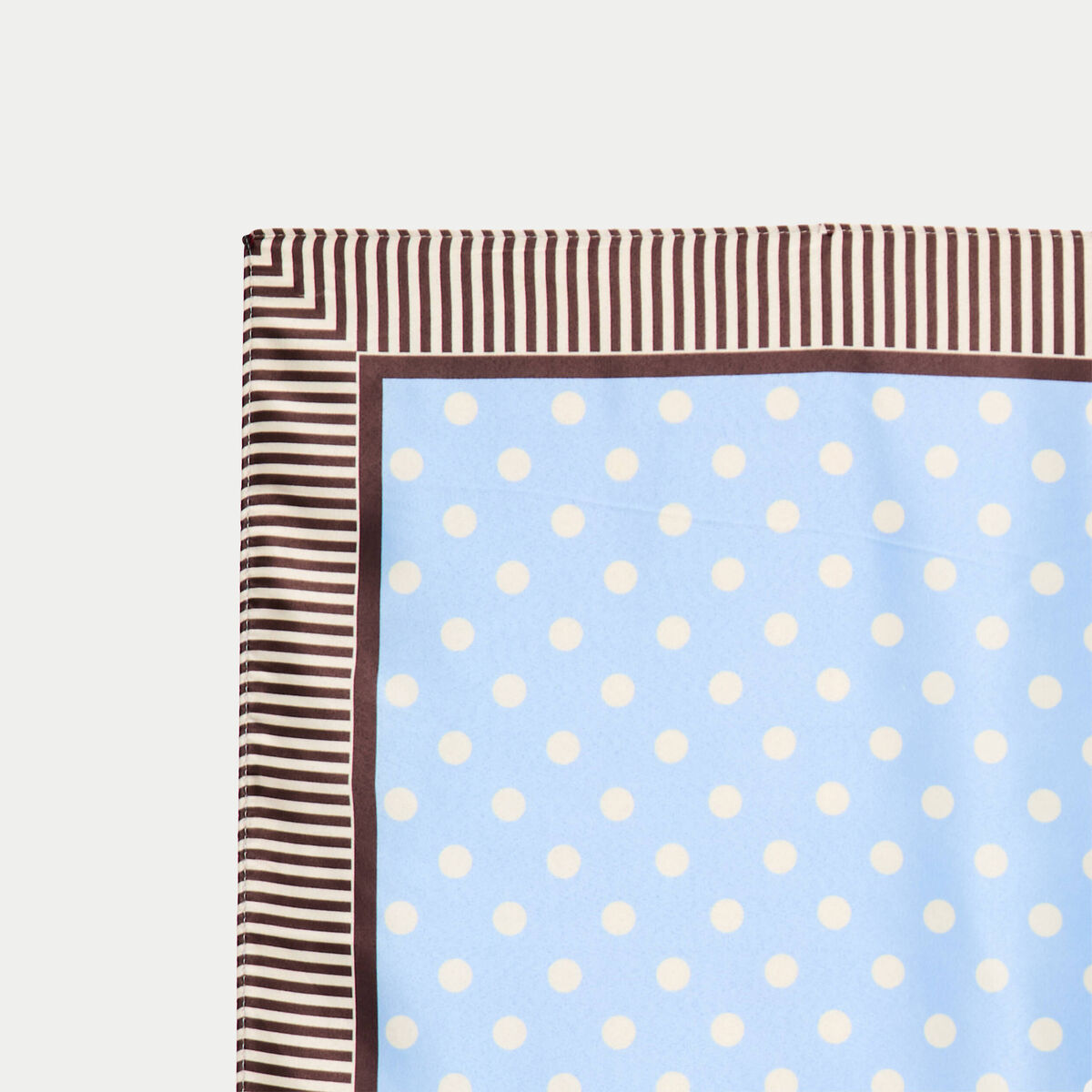 Foulard satin&eacute; soyeux bleu ciel femme