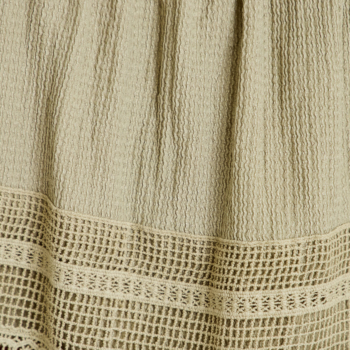 Top &agrave; bretelles broderie vert kaki femme