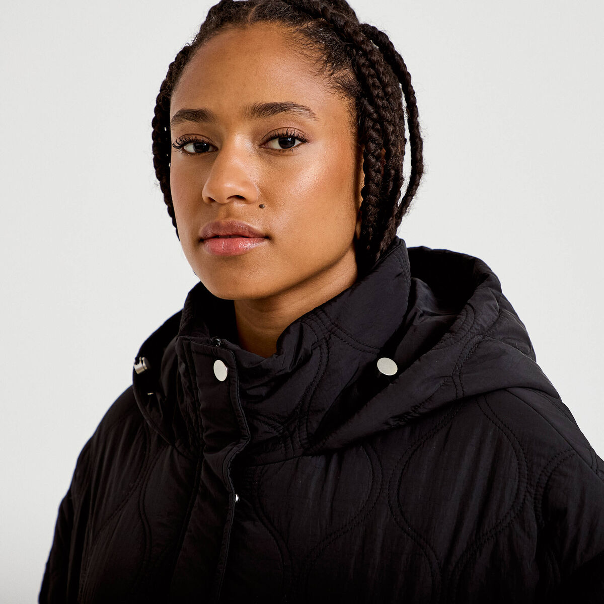 Veste droite &agrave; capuche manches longues noir femme