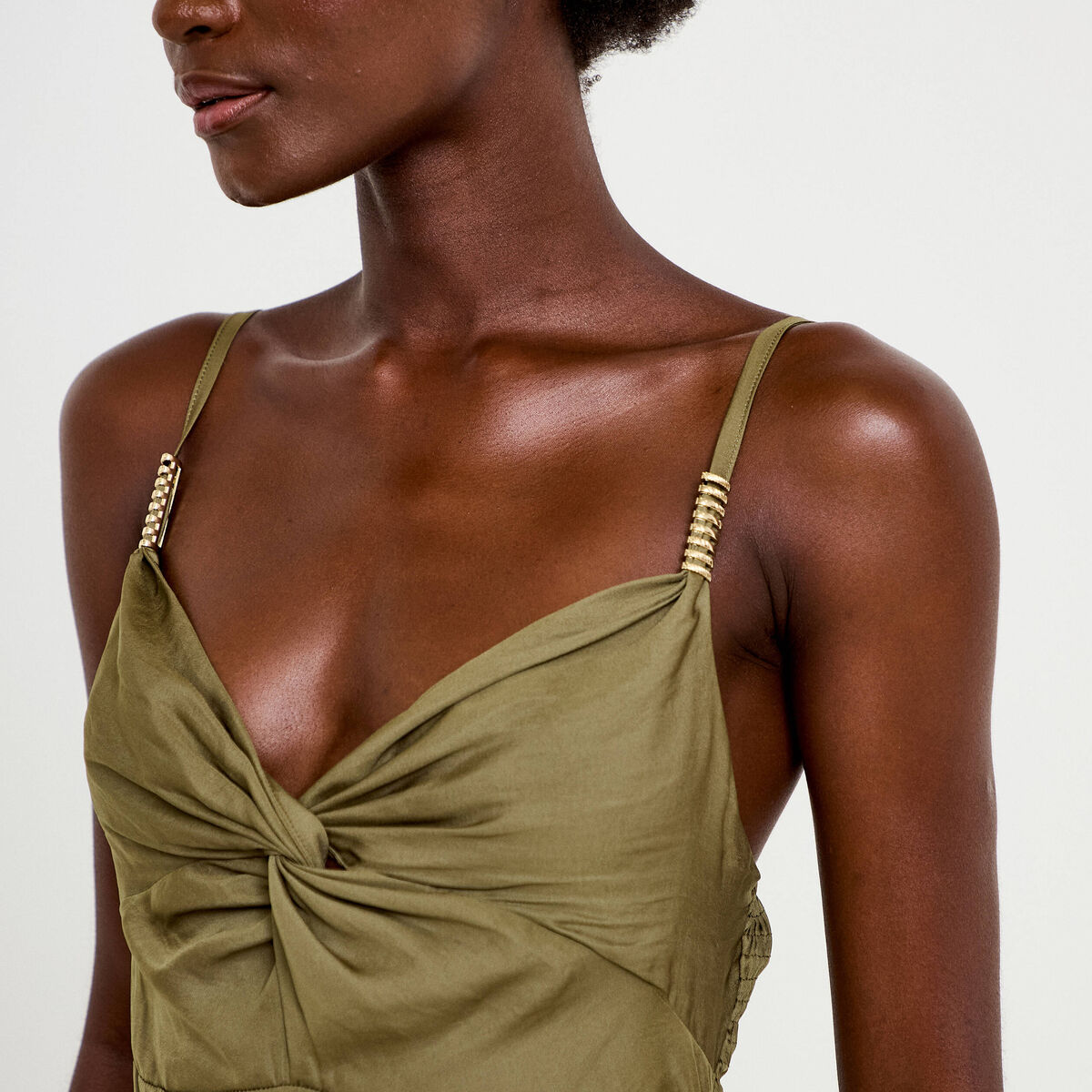 Robe longue &eacute;vas&eacute;e col v satin&eacute;e vert kaki femme