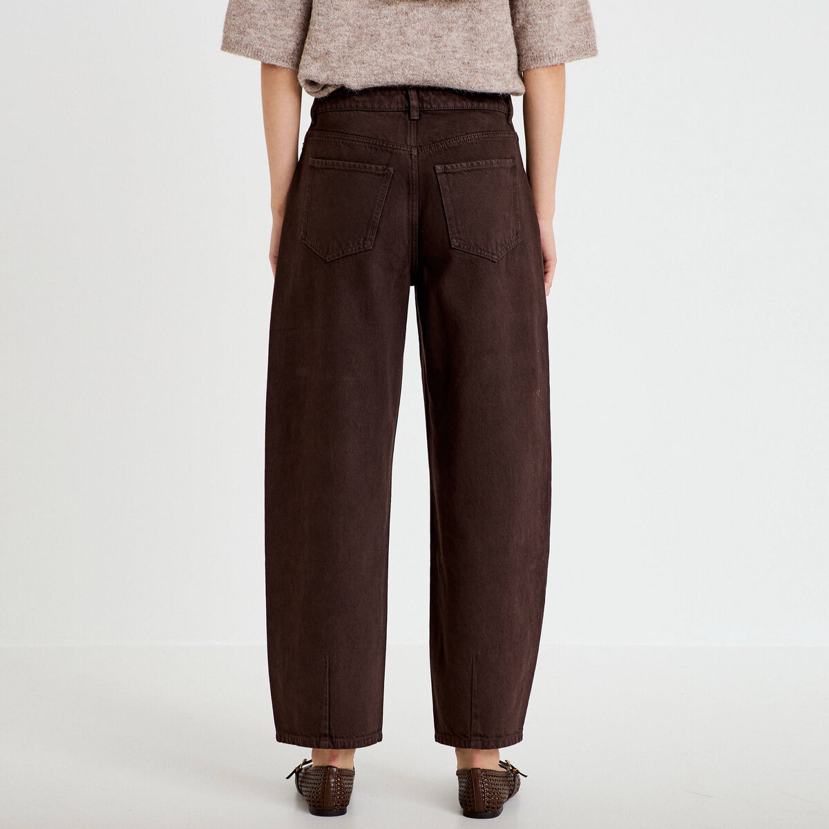 Jean barrel taille standard marron fonc&eacute; femme