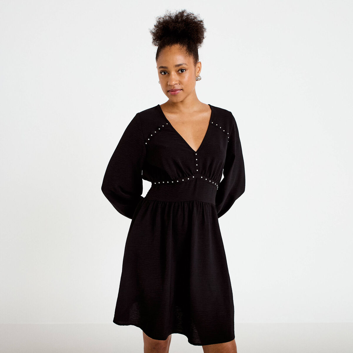 Robe &eacute;vas&eacute;e col v manches longues noir femme