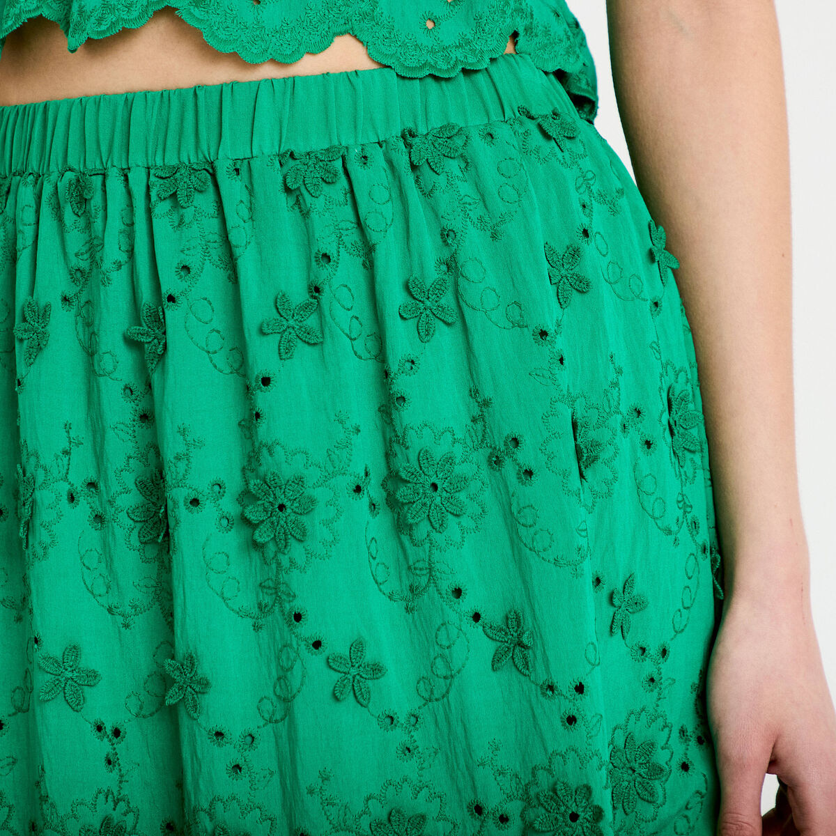Jupon long &eacute;vas&eacute; avec broderie vert femme