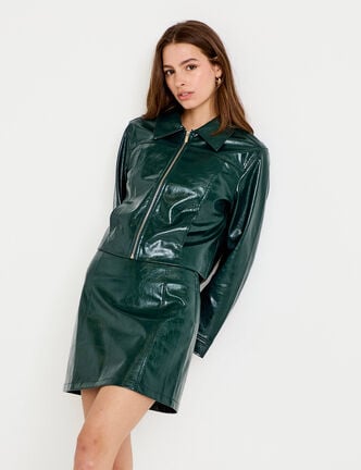 Veste droite cropped en similicuir vert fonc&eacute; femme