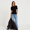 T-shirt ajust&eacute; col rond manches courtes noir femme