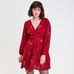 Robe &eacute;vas&eacute;e d&eacute;tails clout&eacute;s rouge fonc&eacute; femme