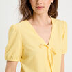 Blouse nouée brodée jaune clair femme