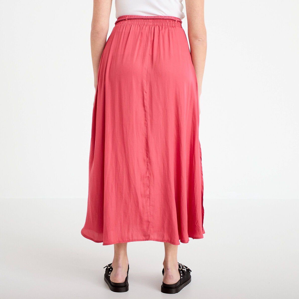 Jupe longue &eacute;vas&eacute;e satin rose framboise femme
