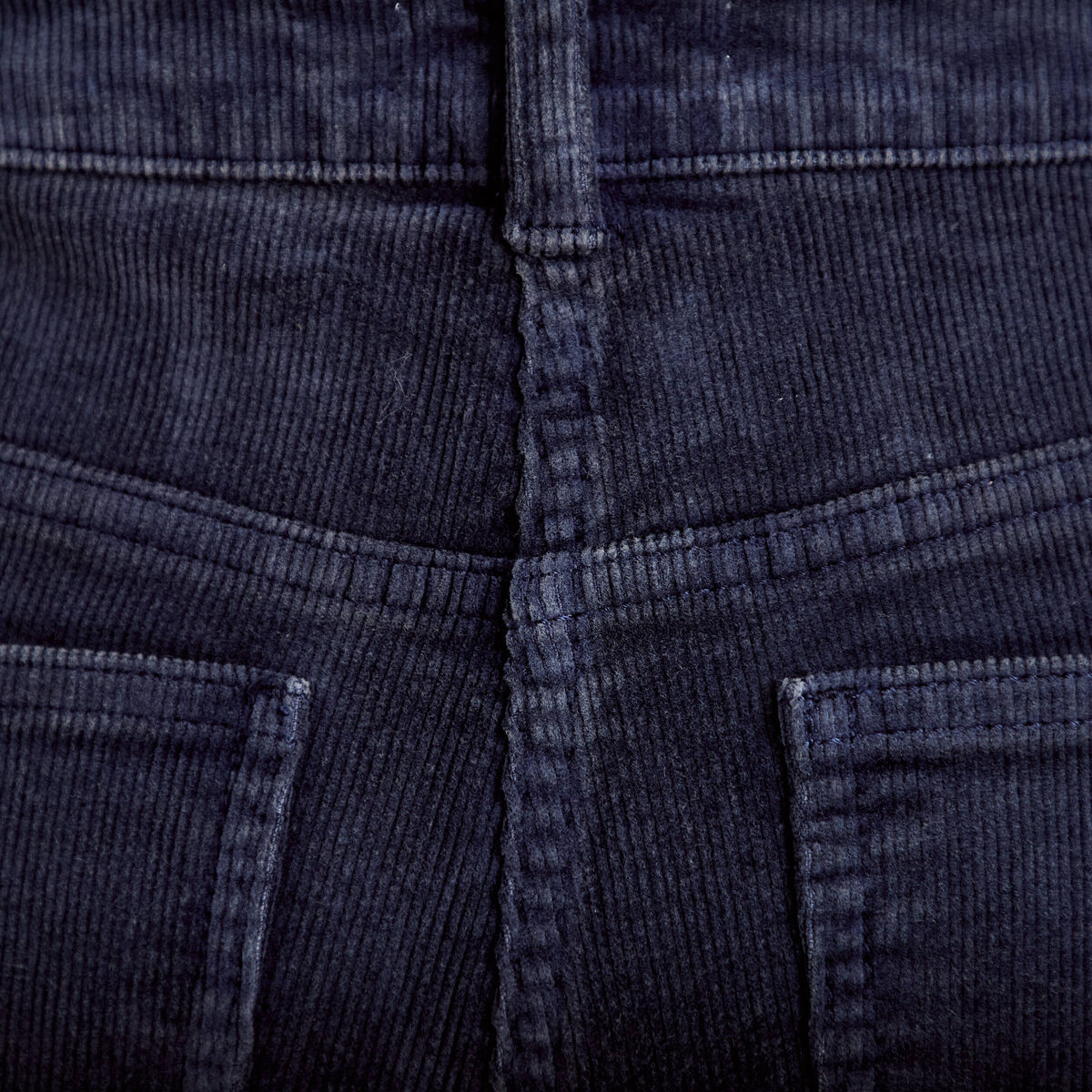 Pantalon droit en velours bleu marine femme