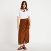 Jupe longue pliss&eacute;e avec bijou marron femme