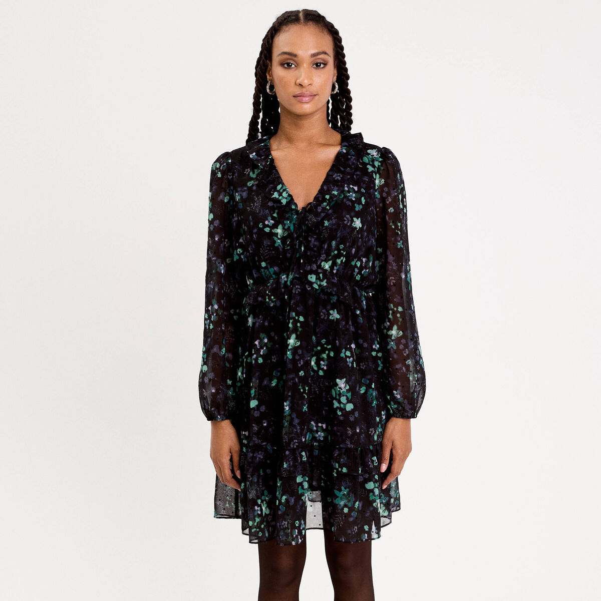Robe courte &eacute;vas&eacute;e col V manches longues noir femme